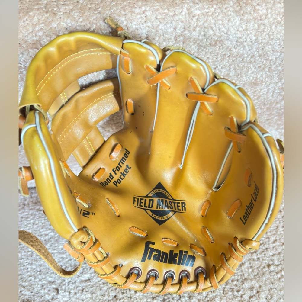 Franklin 4609  9 1/2” Field Master Deer Touch Left Hand Mitt